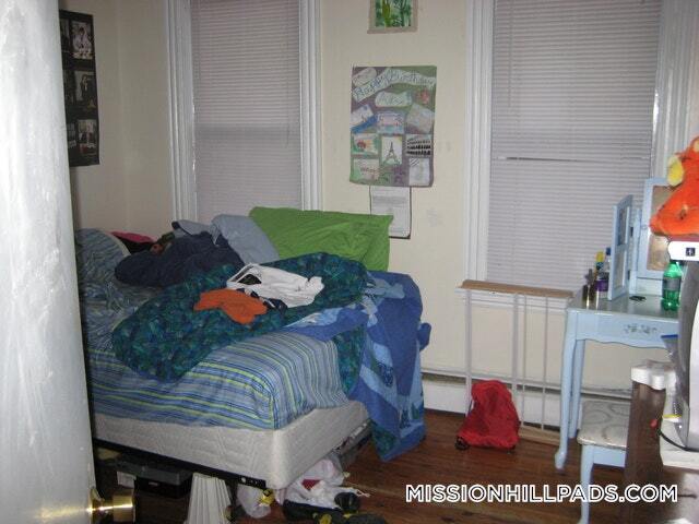 Building Photo - 94 Hillside St