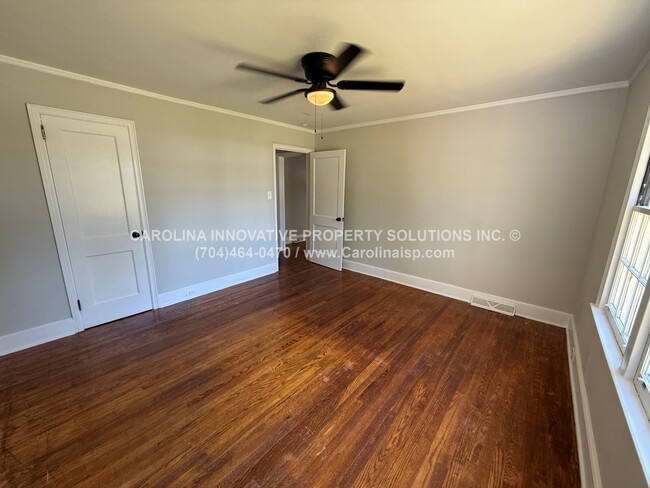 Building Photo - 1102 Ebenezer Ave Ext