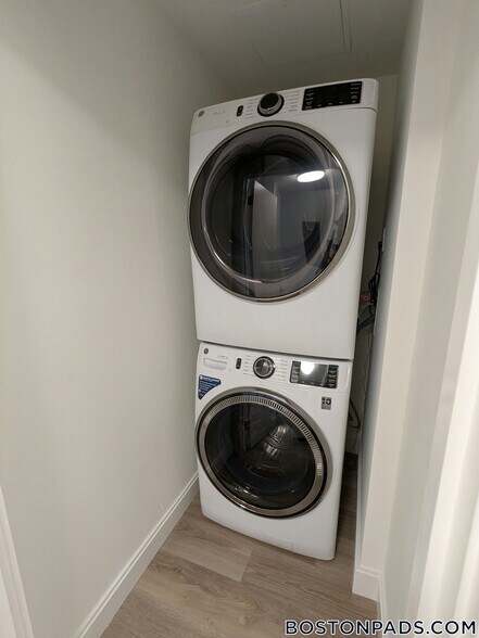 Building Photo - 1079 Commonwealth Ave