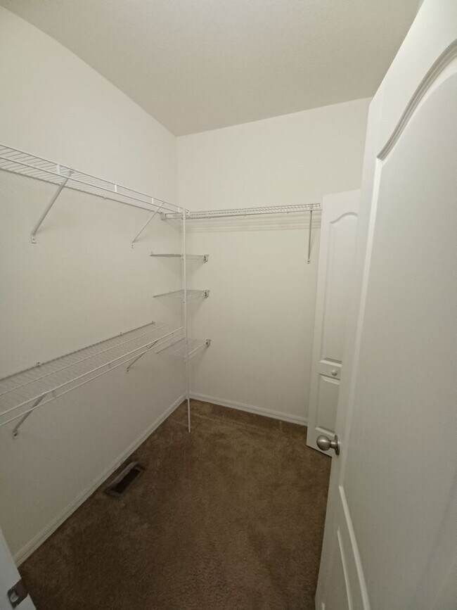 Building Photo - 1642 Scarlet Oak Loop
