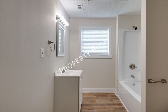 Building Photo - 56 Bell Rd