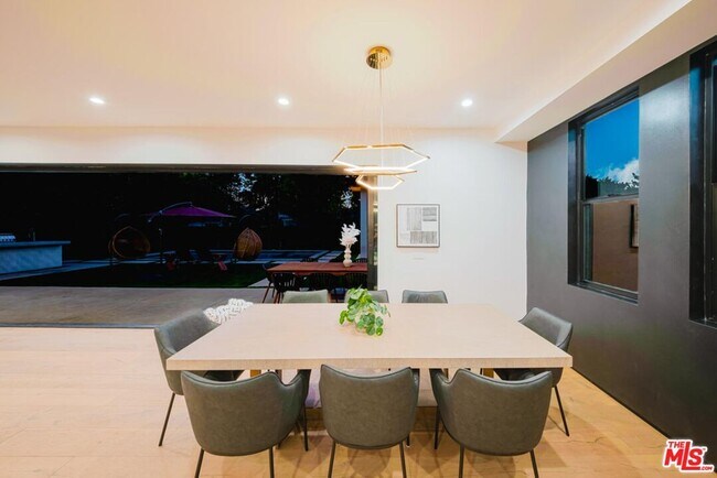 Building Photo - 5141 Varna Ave