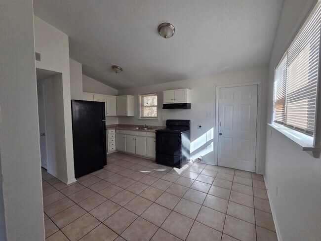 Building Photo - 4638 Appleville St