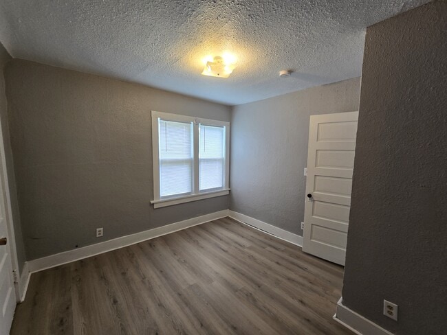 Building Photo - 833 Dawson St