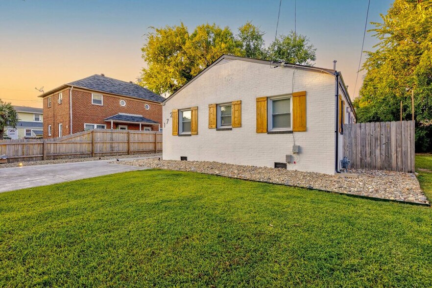 Building Photo - 172 Cherry St