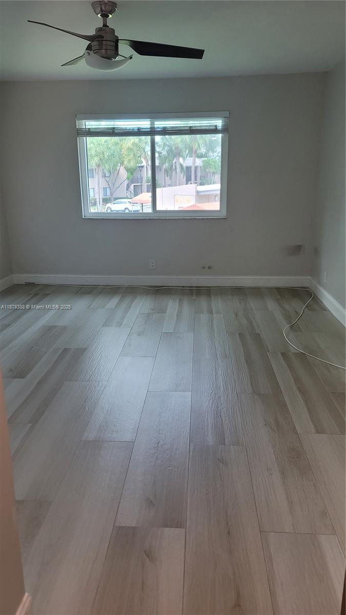 Building Photo - 330 Racquet Club Rd