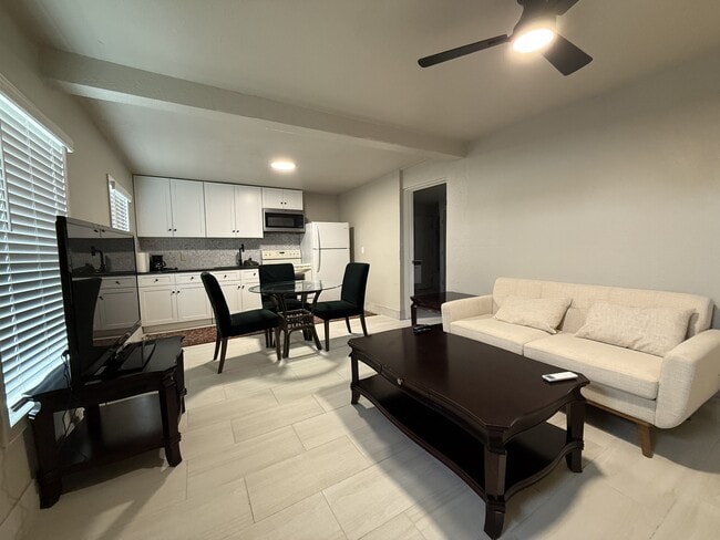 Building Photo - 3100 Thomas Ave