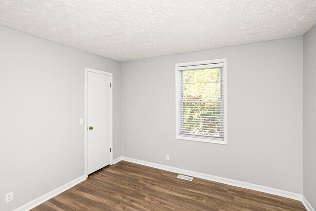 Building Photo - 3307 Falls Creek Dr
