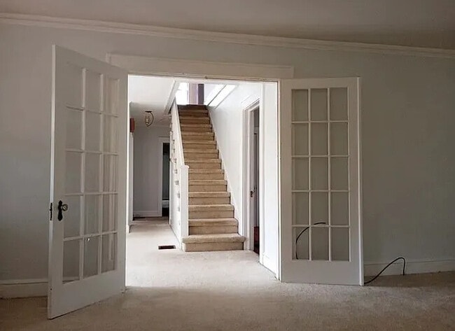 Building Photo - 221 Old Cedar Rock Rd