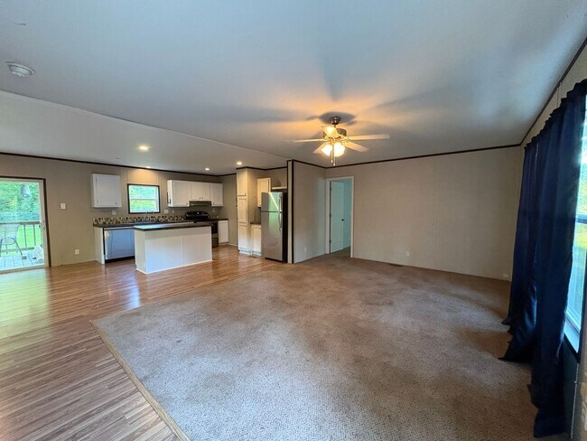Building Photo - Huge 4 bedroom/2 bathroom double-wide in Peaceful Area of Keithville!