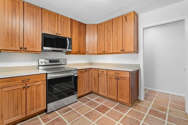 Building Photo - 9405 Dundee Dr