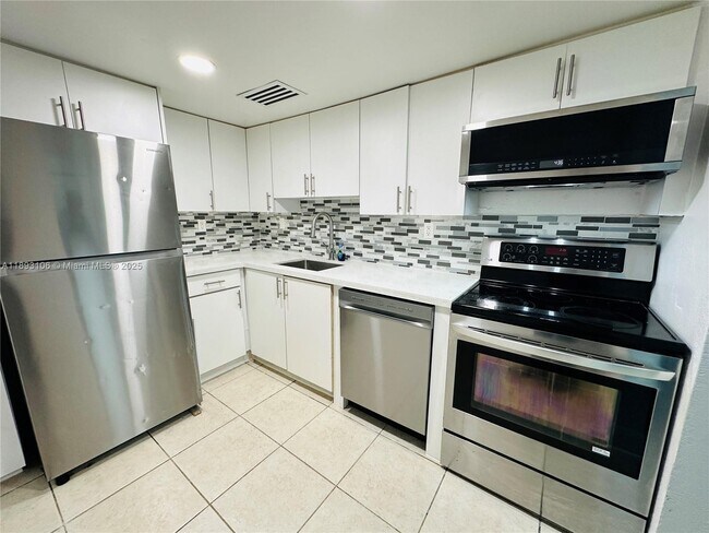 Building Photo - 1805 Sans Souci Blvd