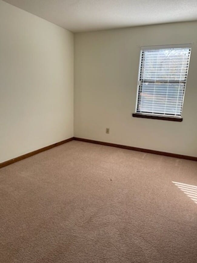 Building Photo - SINGLE FAMILY HOME