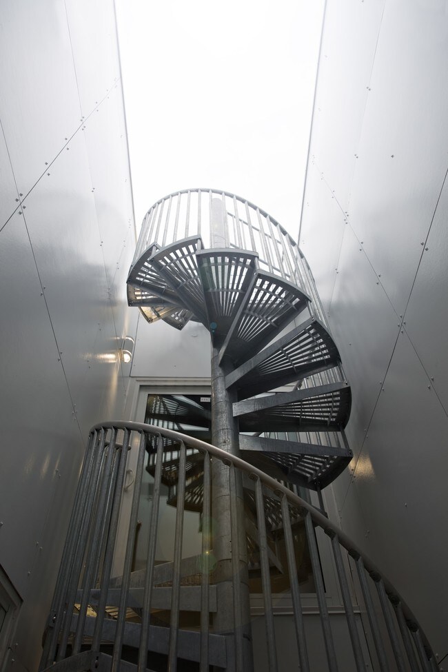 Building Photo - 116 E Market St