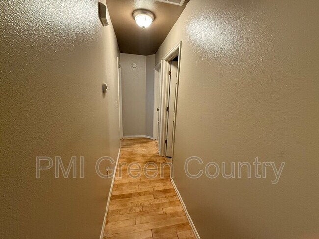 Building Photo - 3525 E Aurora St