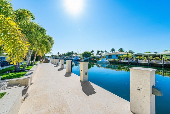 Building Photo - 2650 NE 48th Ct