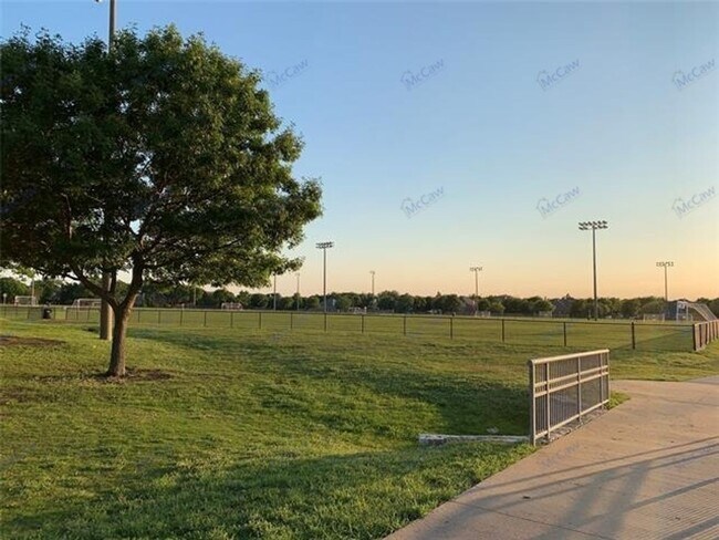 Building Photo - 7297 Chinquapin Dr
