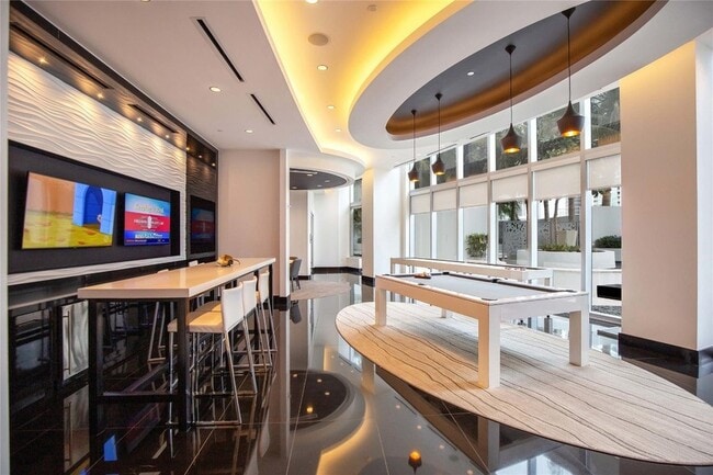 Building Photo - 851 NE 1st Ave