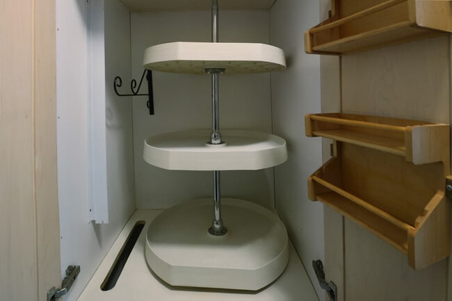 Building Photo - 250 Linden Ave