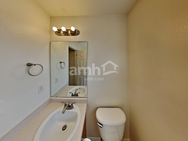 Building Photo - 8558 Laurel Oak Dr