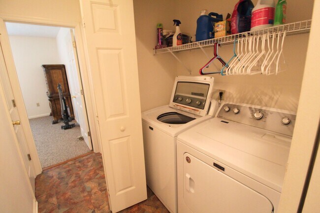 Building Photo - Charming Split-Level Home in Peaceful Coun...