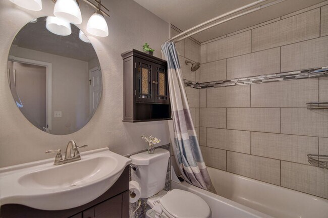 Building Photo - Charming 4 Bed 2 Bath Home in 80917!!!