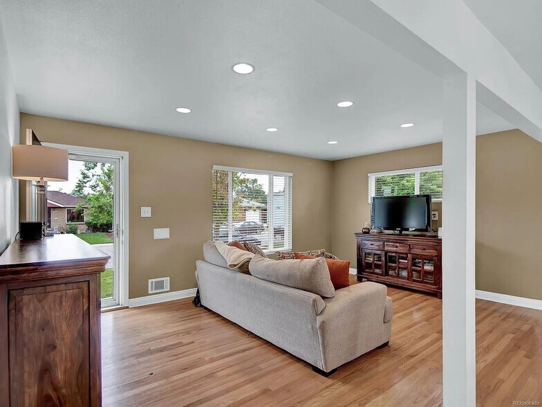 Building Photo - 10870 Carrol Ln