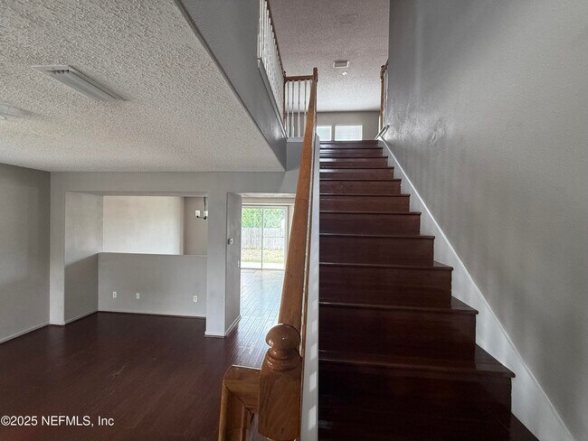 Building Photo - 404 Monet Ave