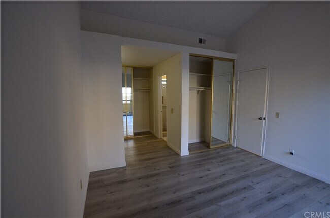 Building Photo - 76 Alicante Aisle