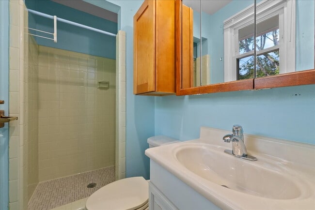 Building Photo - "Spacious 5-Bed Home with Granite Accents ...