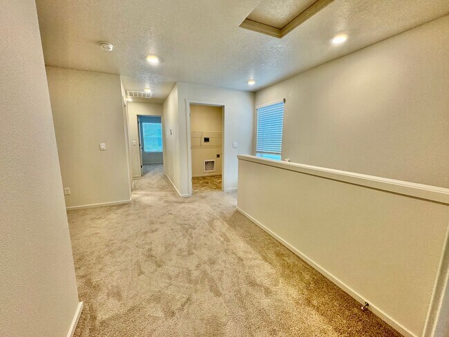 Building Photo - FREE RENT!! NEARLY NEW  HOME IN EZ LIVING ...