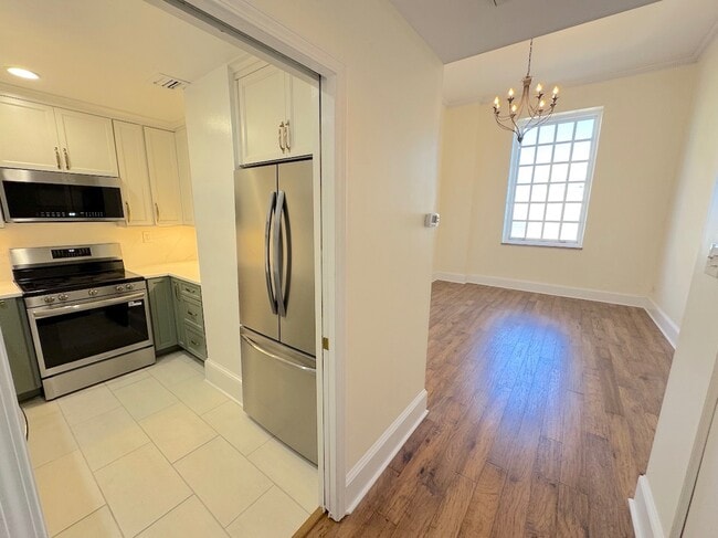 Building Photo - 321 Abercorn St