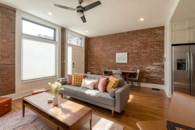 Building Photo - 152 E McMicken Ave