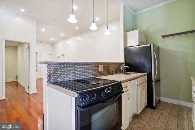 Building Photo - 1914 Fairmount Ave