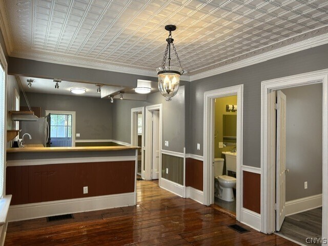 Building Photo - 729 Otisco St
