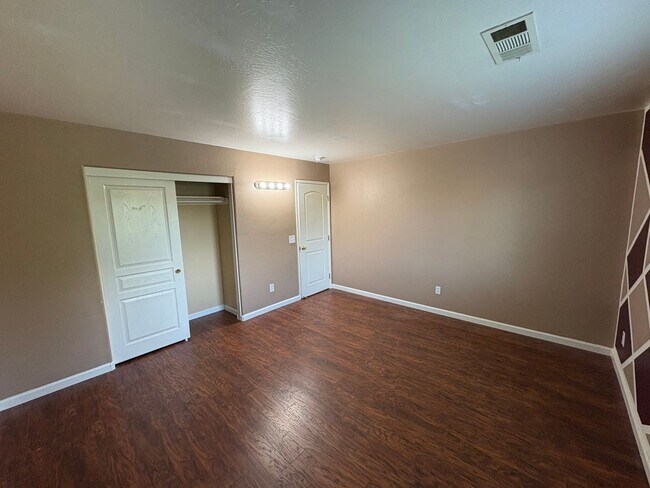 Building Photo - Two story home in SW Visalia coming soon!