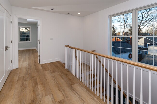 Building Photo - 17 Wilson St