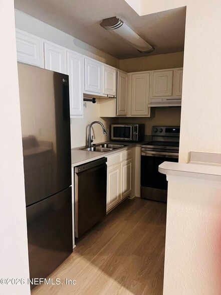 Building Photo - 13700 Richmond Park Dr N