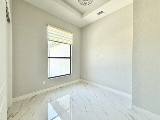 Building Photo - 20 Coxswain Dr