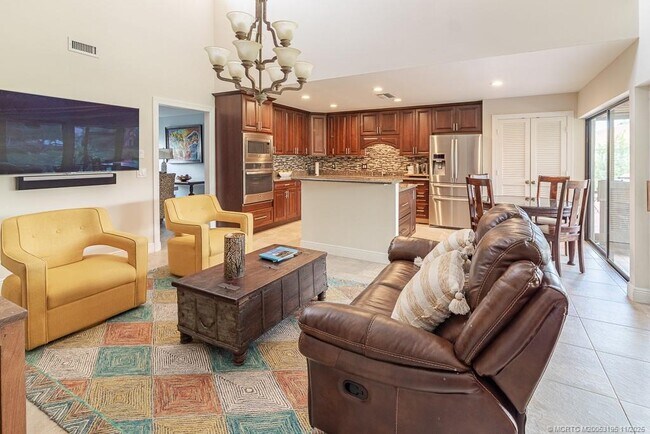 Building Photo - 2385 SW Creekside Dr