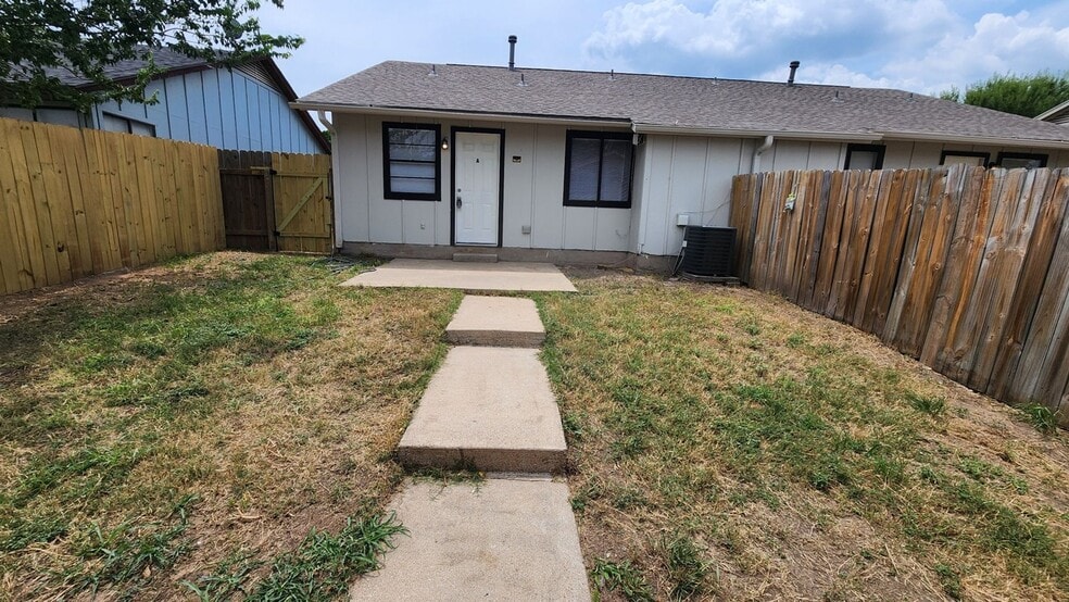 Building Photo - 1600 W Braker Ln