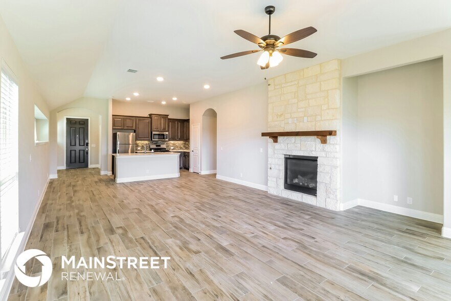Building Photo - 9013 Conroe Dr