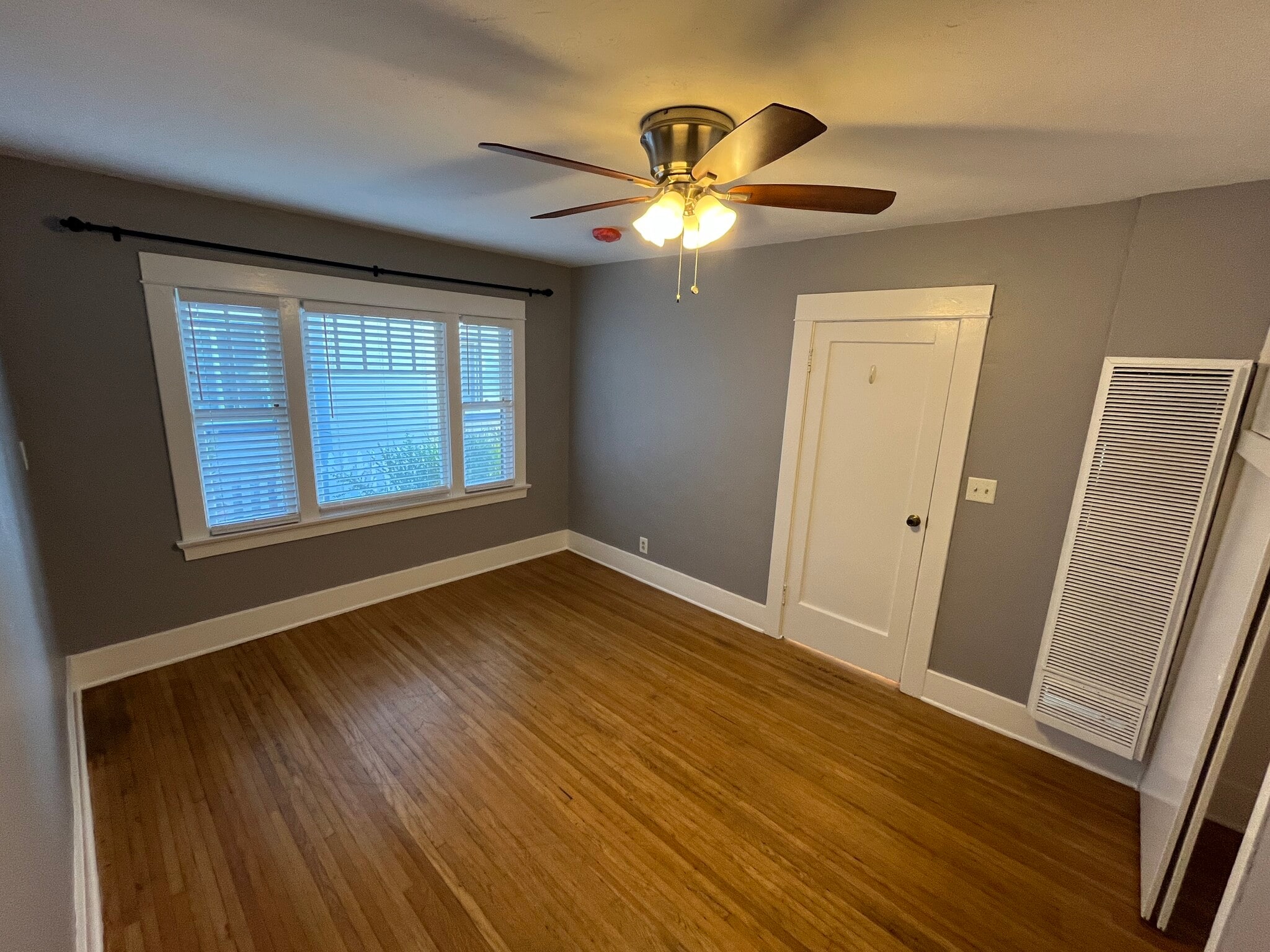 Building Photo - 3945 4th Ave