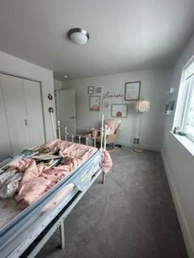 Building Photo - West End Three Bedroom with Modern Finishes