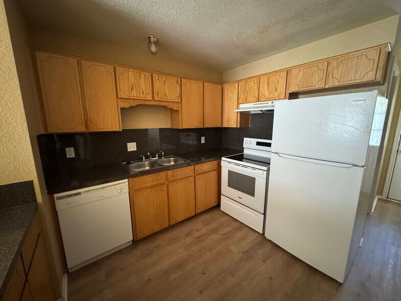 Building Photo - 4402 Jeff Scott Dr