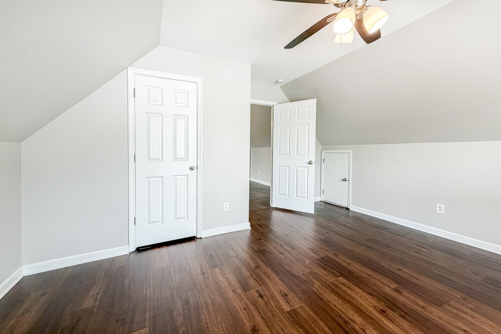 Building Photo - 2853 Sutherland Dr