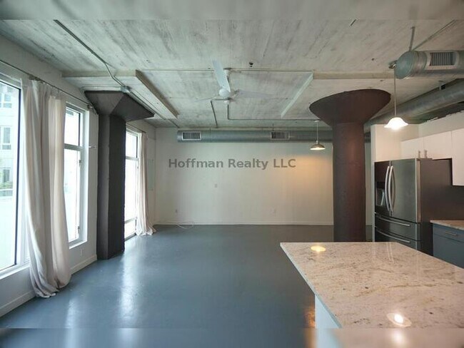 Building Photo - Chanel Side Condo