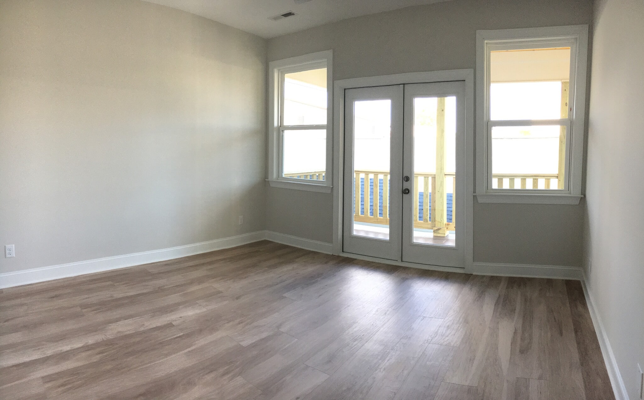 Upstairs bedroom 2 direct access to balcony - 1507 Washington St