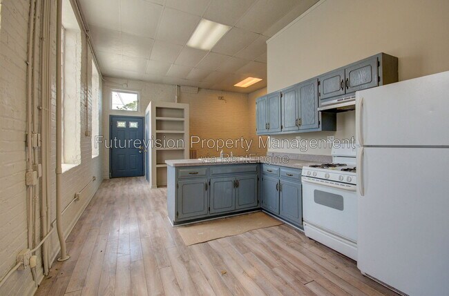 Building Photo - 527 N Chicago St