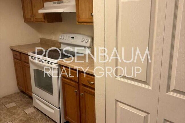 Building Photo - Gorgeous 1-bed, 1-bath apartment nestled w...